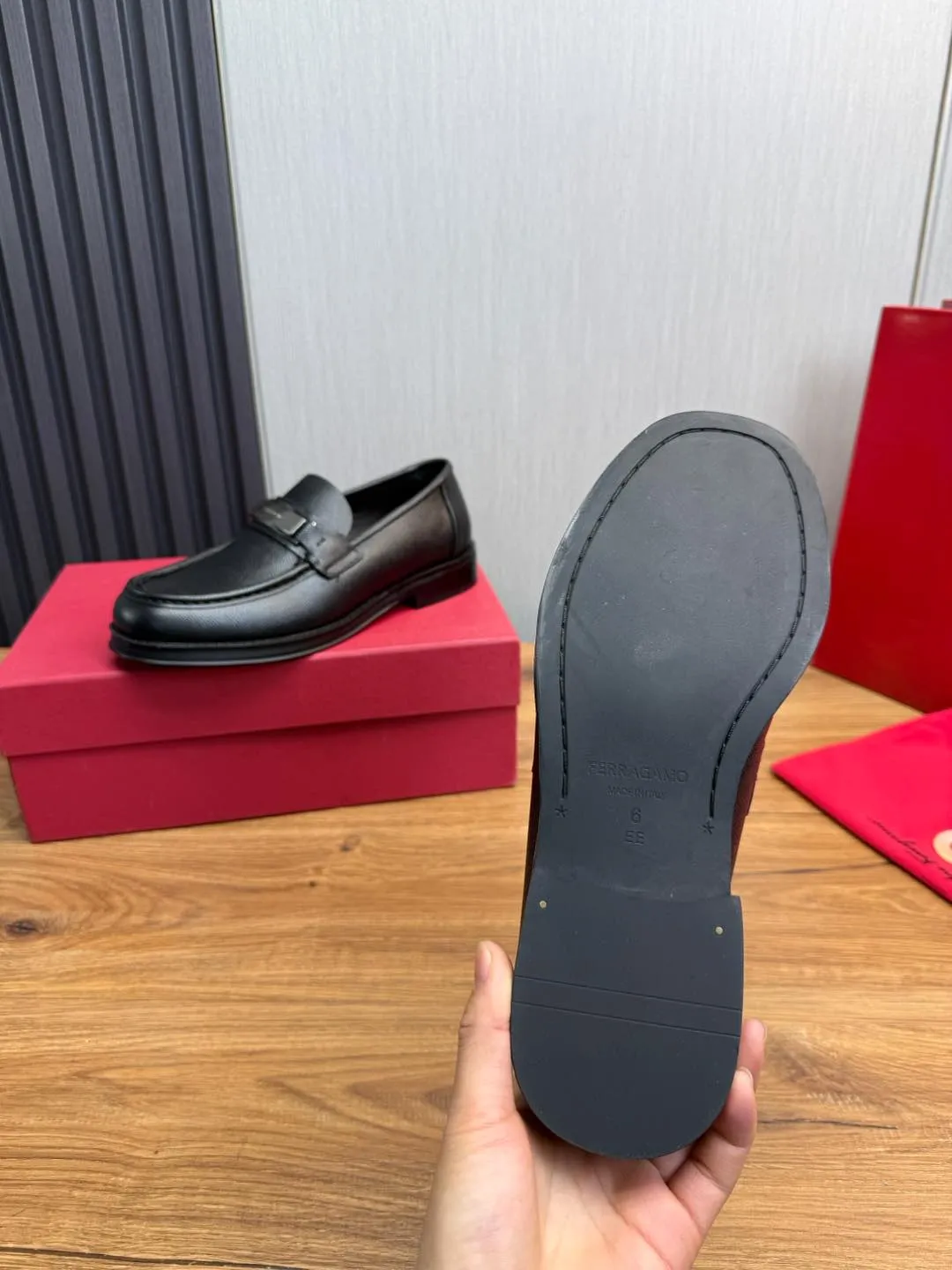 Men's shoes 💰880💰 Ferragamo. [Ferragamo] men's thick-soled loafers, the latest hot style, 1:1 original purchase quality, top quality, imported open-edge beaded cowhide leather on the upper, hand-made three-dimensional stitching highlights the round toe design, the inner foot pads are all imported cowhide, with original lightweight foam outsole, matching code 39-44, (38, 45 custom-made, non-refundable)